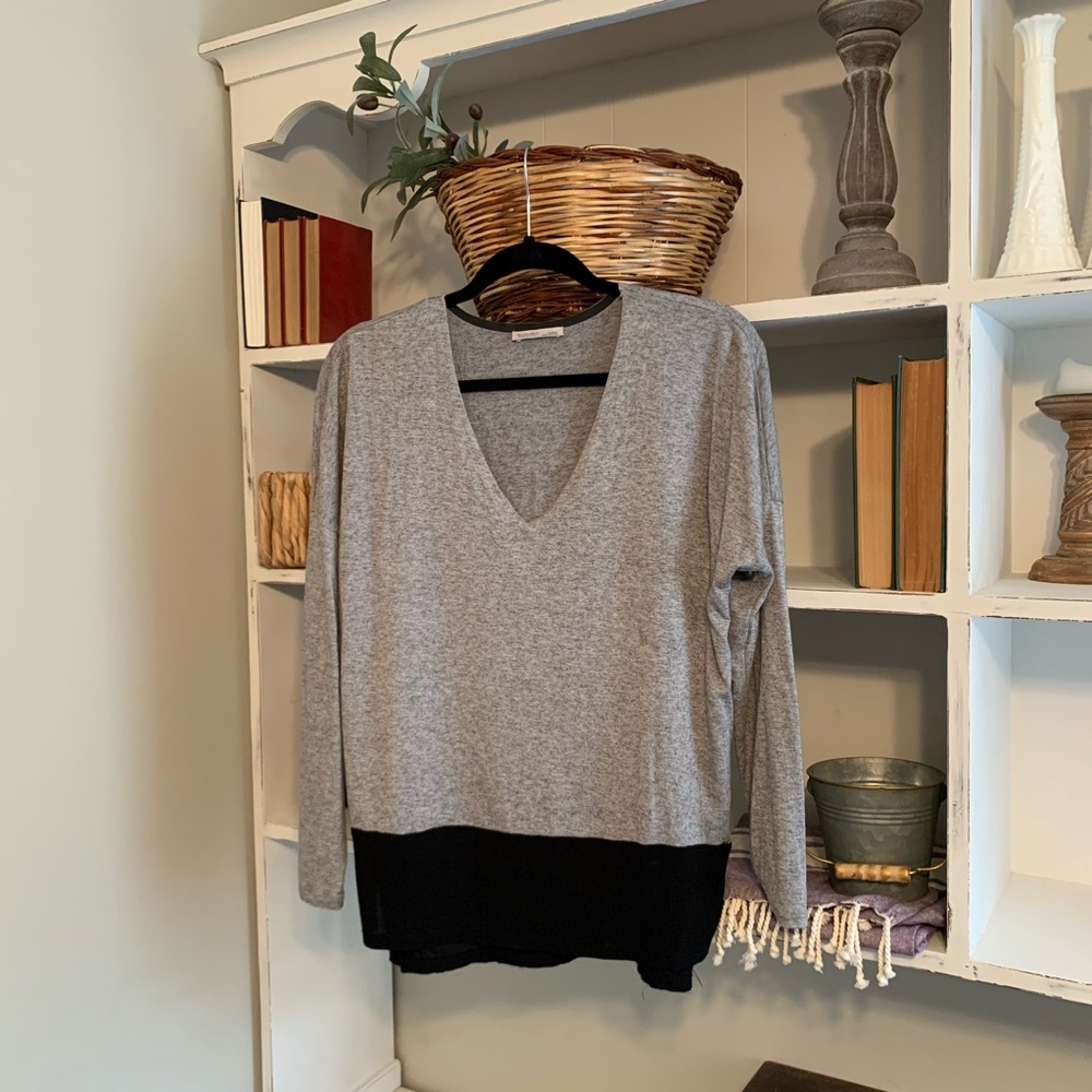 Zara Like New! Grey Long sleeve, V-neck Top Small